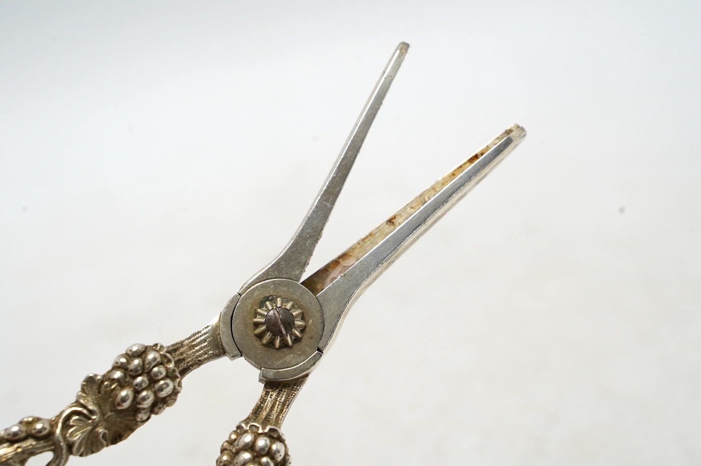 A pair of late Victorian silver grape shears, with fruiting vine handles, by William Summers, London, 1879, 18.9cm. Condition - fair to good
